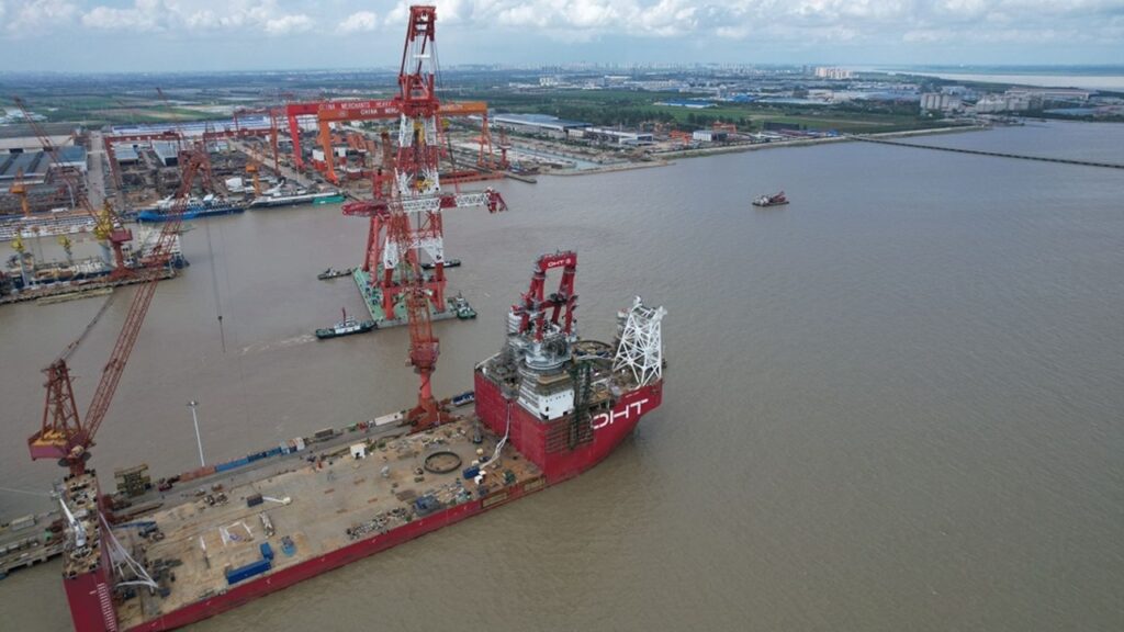 3,000t吊「Alfa Lift」クレーン搭載完了