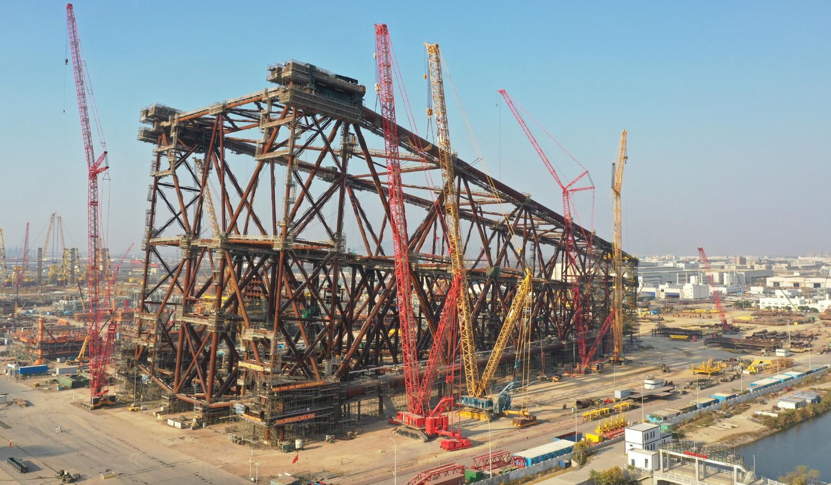 completion-of-a-302m-long-oil-platform-foundation-in-china