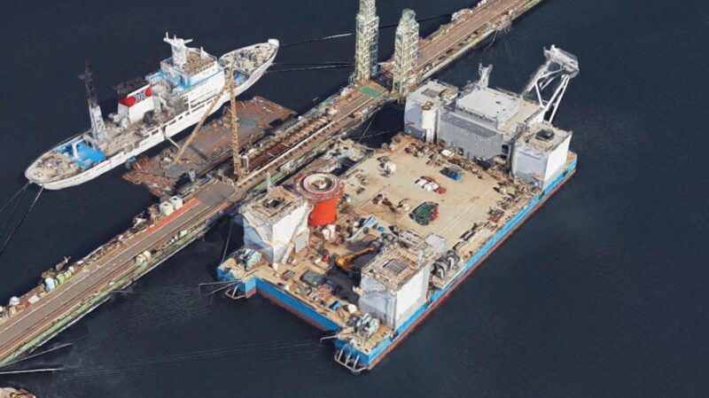 大林組・東亜建設工業の1,250トン吊りSEP起重機船建造中？