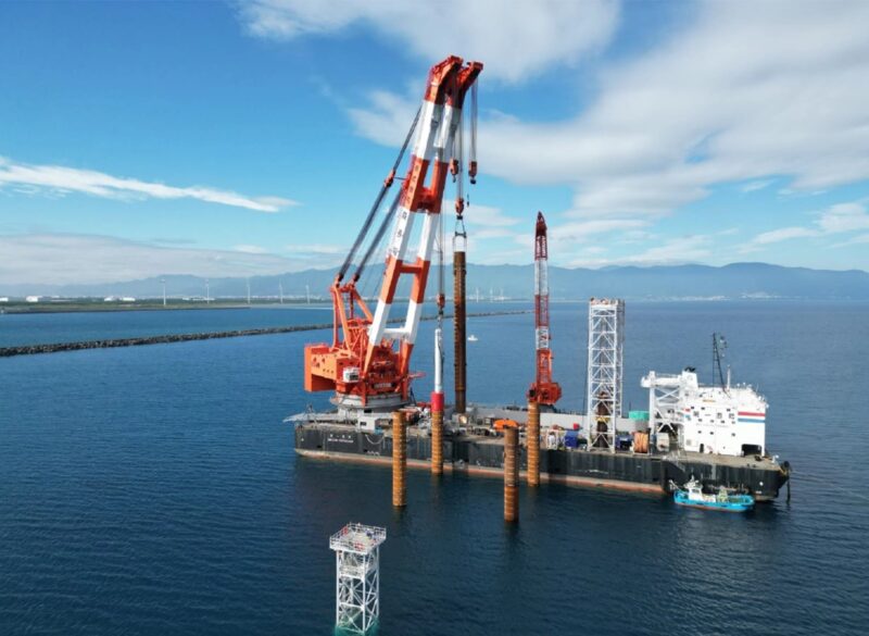 石狩湾新港洋上風力発電施設の海上工事に着手