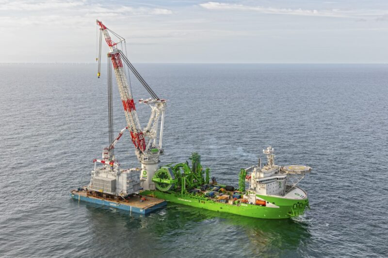 DEME「Orion」がオランダで3,500トンの洋上変電所設置