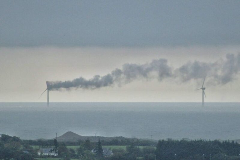 アイルランドの洋上風車で落雷による火災が発生