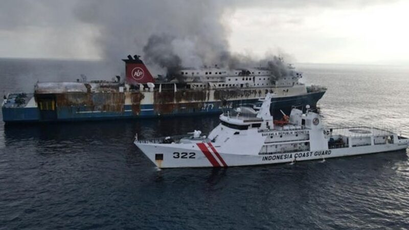 2016年まで日本で就航していたフェリーがバリ島沖で炎上、転覆