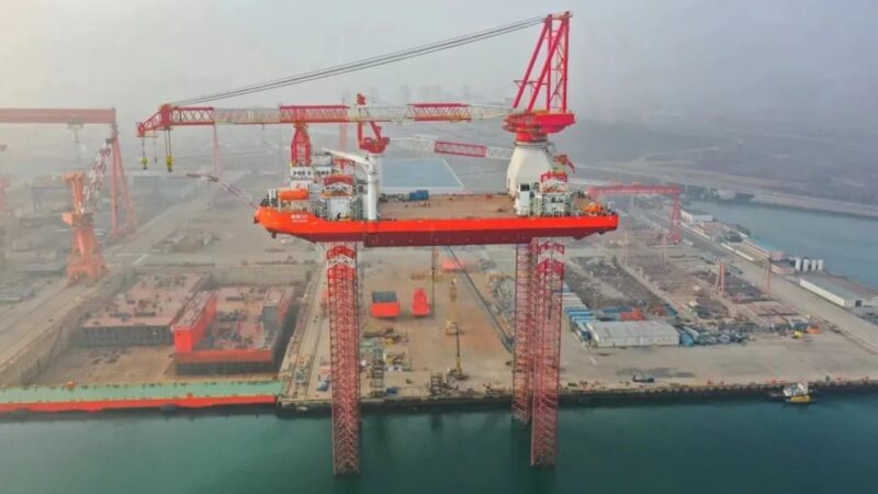 中国で1,000トン吊りのSEP起重機船「精铟03」完成間近