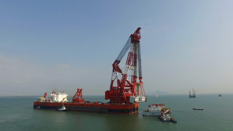 12,000トン吊りクレーン船「Zhen Hua 30」