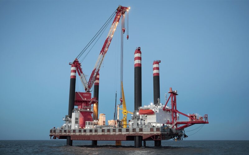 2,000トン吊りSEP起重機船「龙源振华叁号」