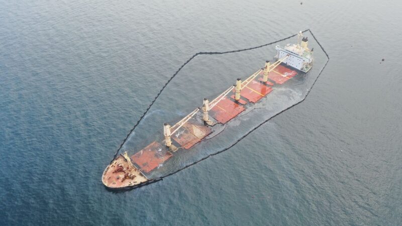 ジブラルタル沖の貨物船「OS 35」撤去作業