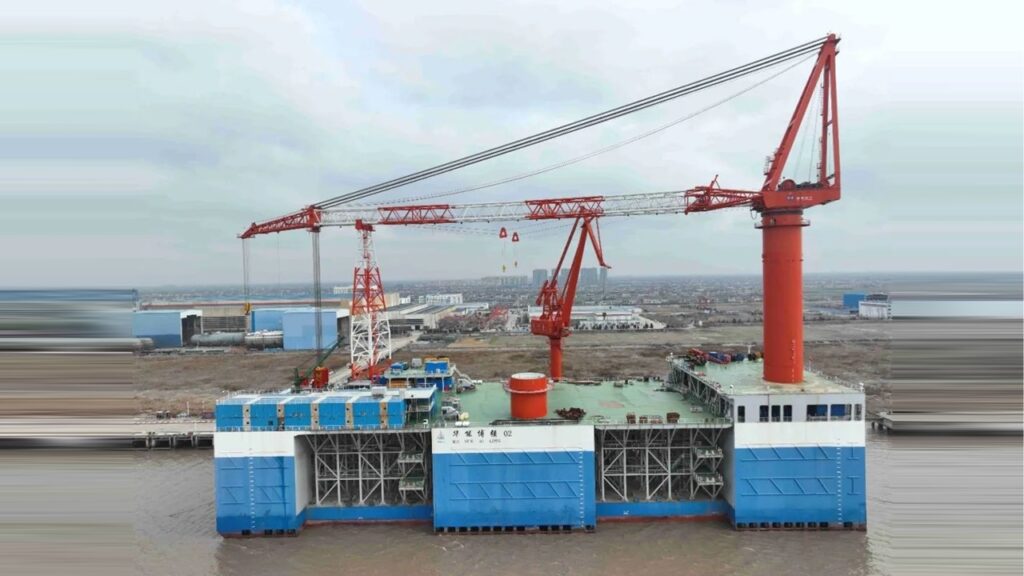 800トン吊りクレーン搭載完了 最大揚程205m