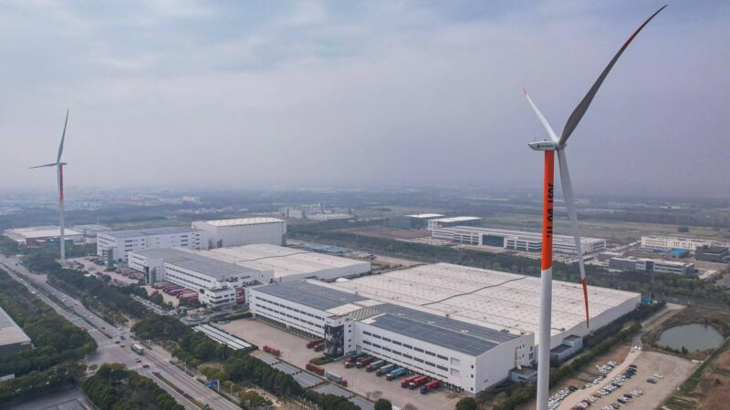 アジア最大のNike物流センターに3MW風車2基が完成