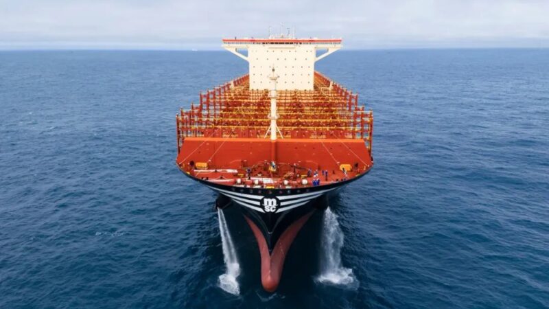 世界最大級のコンテナ船引き渡し 24,116TEU