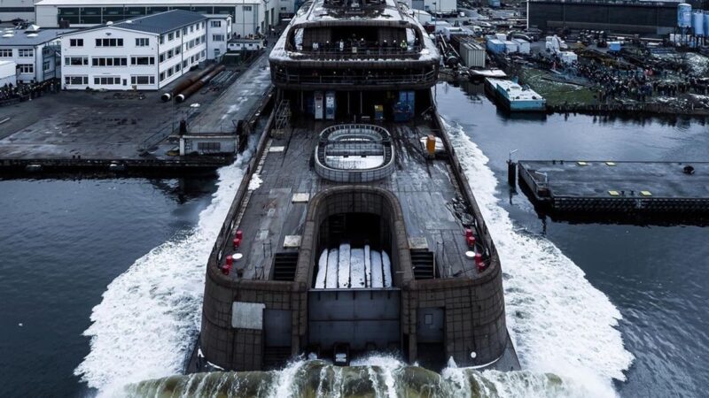 全長114.2m 前澤友作さんのメガヨットがドイツで進水