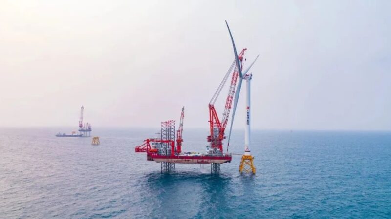 中国の2,000トン吊りSEP船「白鹤滩」による11MW風車設置