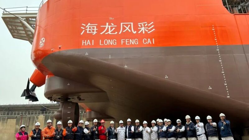 中国で1,200トン吊りのSEP船「海龙风彩」進水式