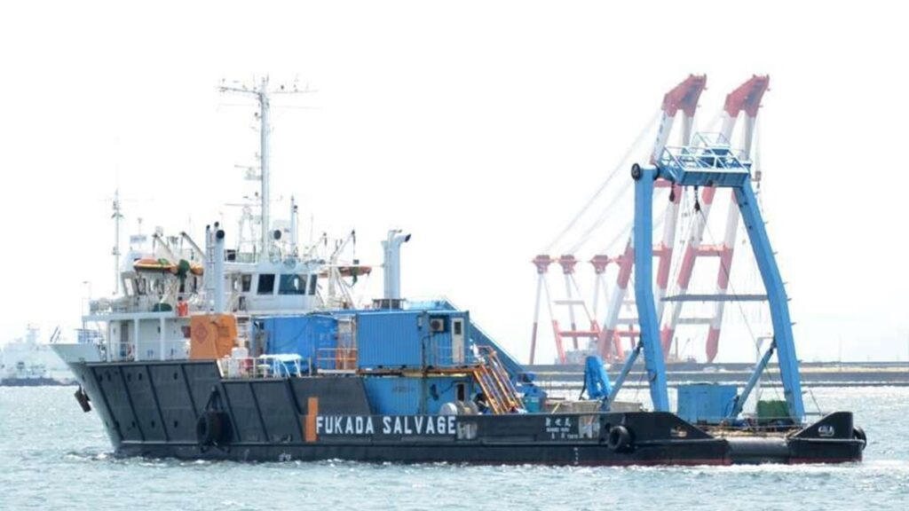 陸自ヘリ事故のサルベージ作業に向けて「新世丸」が現場海域へ