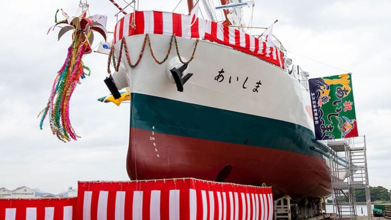 萩市の離島を結ぶ船「あいしま」進水、2年前は重量超過で契約解除
