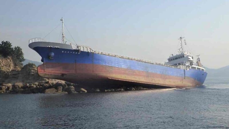 岡山県笠岡沖のコゴチ島に全長72mの貨物船「第二十一大盛丸」座礁