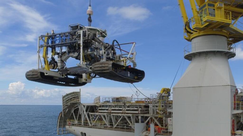 洋上風力発電所の海底ケーブルを深さ3mまで埋設するUTV1200