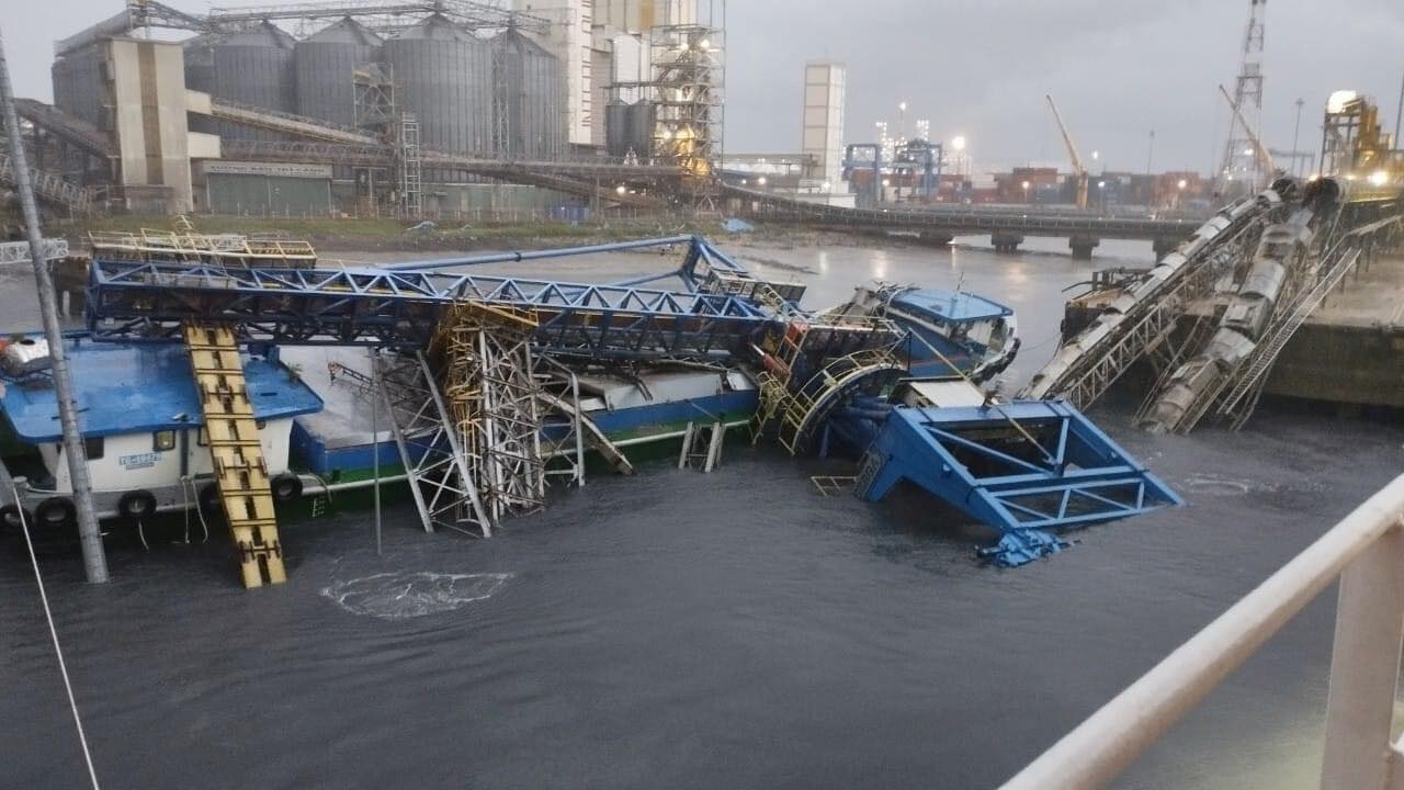 ベトナムで全長366mのコンテナ船が穀物ターミナル施設を破壊