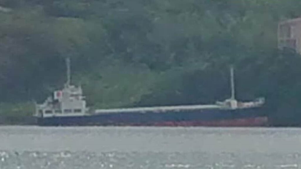 長崎県平戸市で貨物船が一時乗り上げ、8時間後に離脱