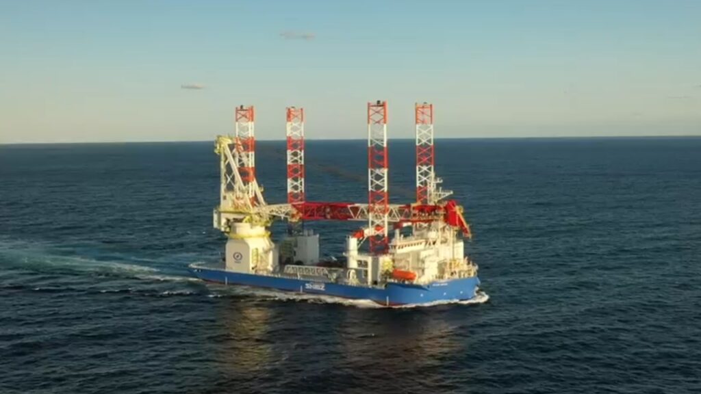 SEP船「BLUE WIND」石狩湾新港へ向け室蘭港を出港