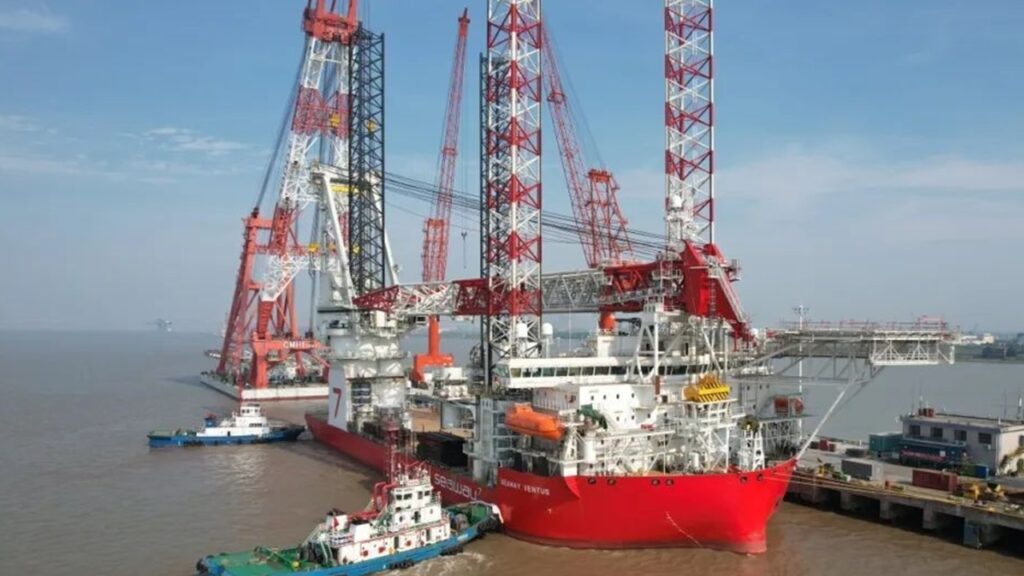 「BLUE WIND」とほぼ同仕様のSEP船、完成間近