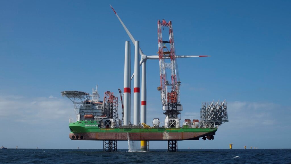 Fécamp洋上風力でSEP船による7MW風力タービン設置開始