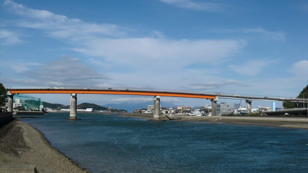 天草瀬戸大橋にクレーン船スパッド衝突、船舶事故調査報告書