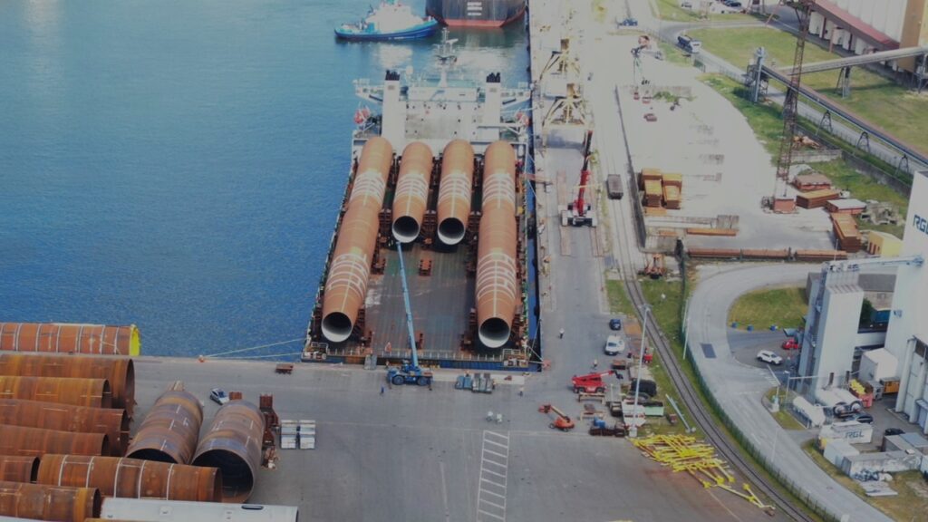 フランスのカルバドス洋上風力向けモノパイル64本、全数出荷完了