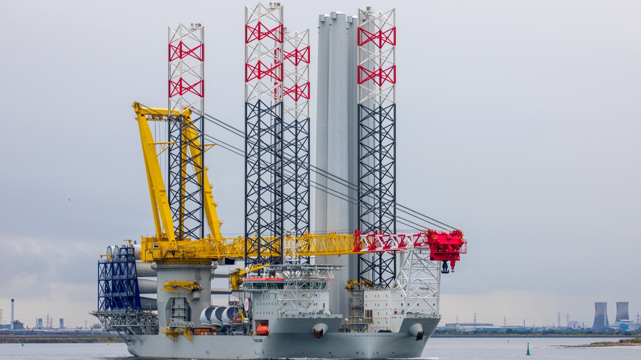 世界最大のSEP船「Voltaire」間もなく風力タービン設置開始
