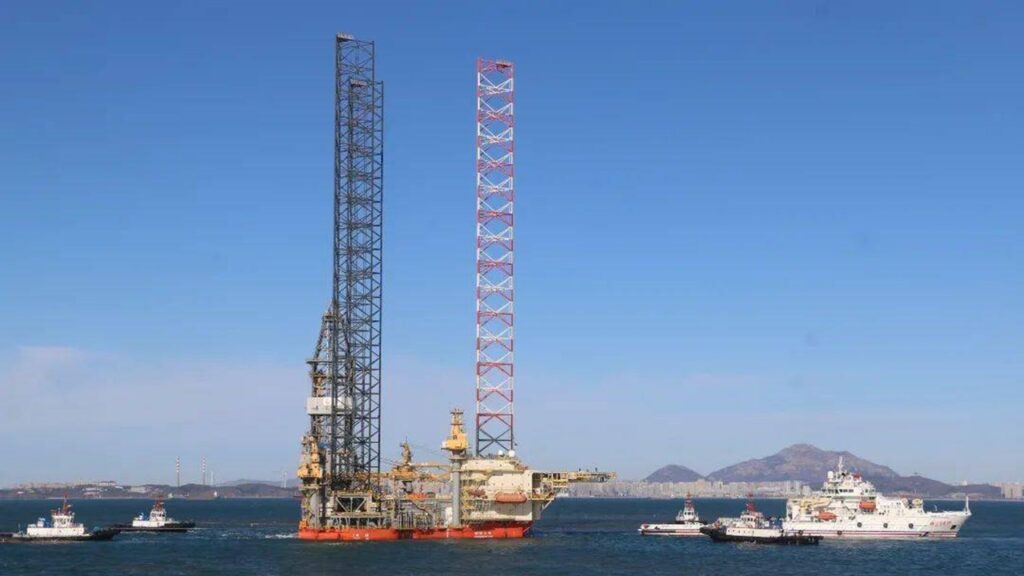 中国が尖閣諸島の周辺海域で掘削リグによる活動発表、その後撤回