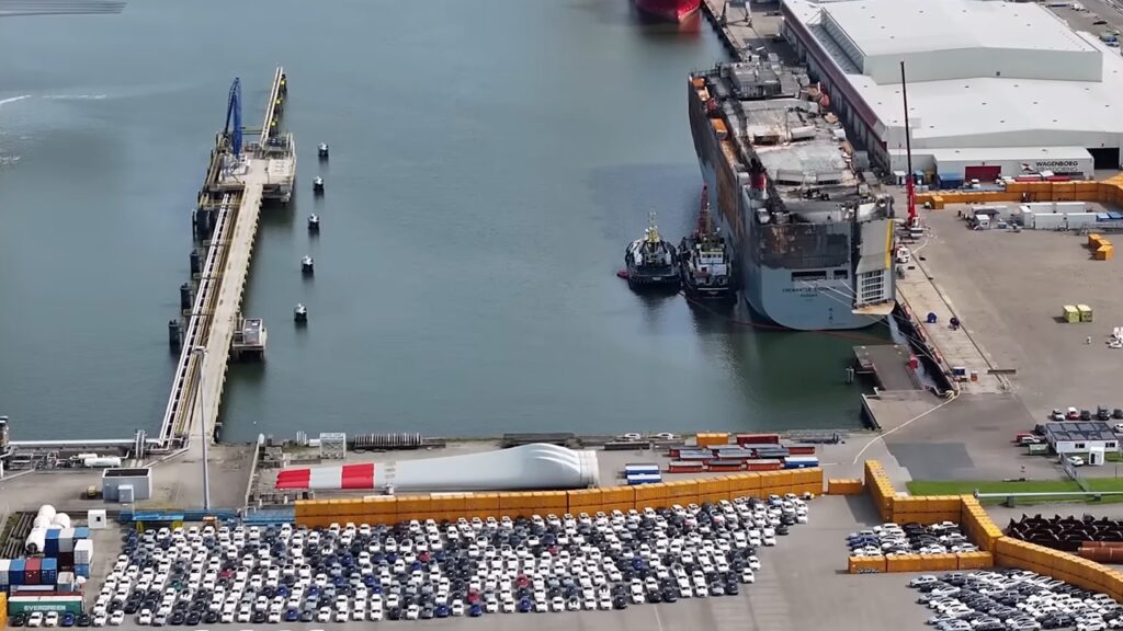 調査中の自動車運搬船でEV車が再発火、しかし火災原因として疑問視