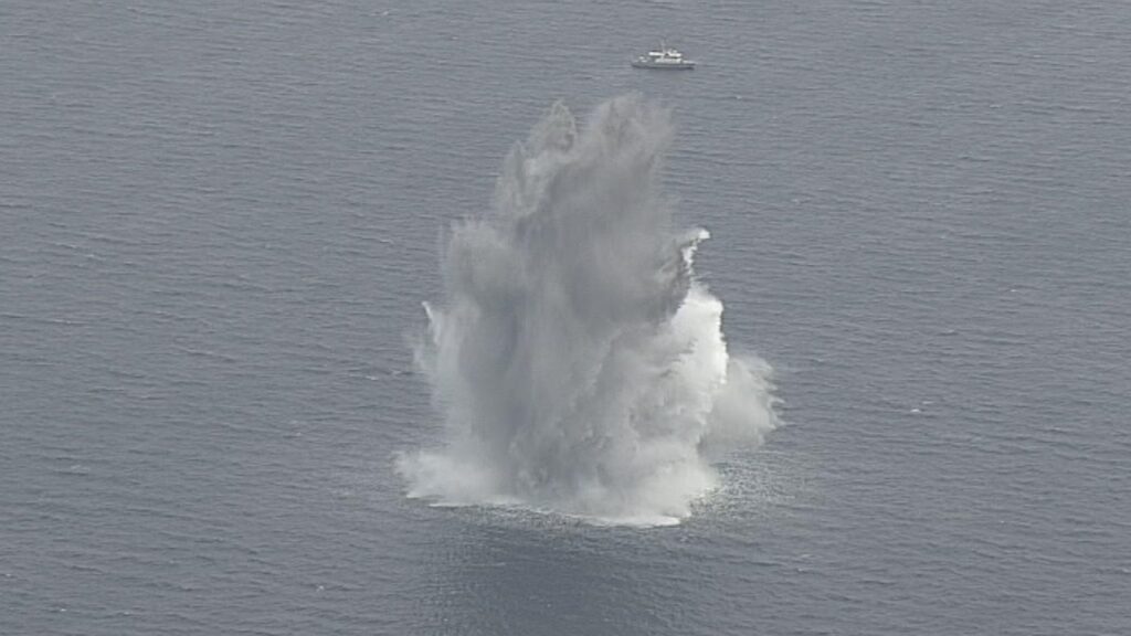 「北九州響灘洋上ウインドファーム」で発見された機雷を爆破処理