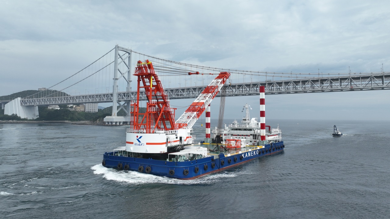 兼子建設の600トン吊り新造クレーン船「第8若栄丸」