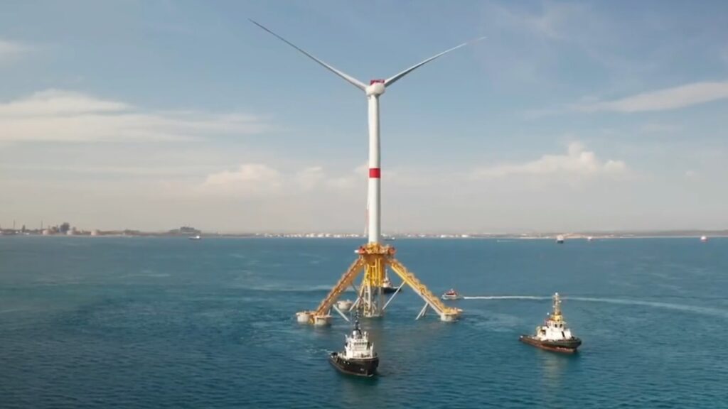 「Provence Grand Large」1基目が沖合へ出港