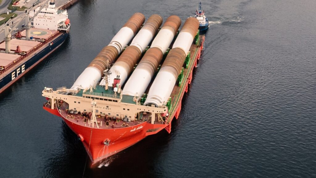 米国「Coastal Virginia」向けモノパイル、輸送開始