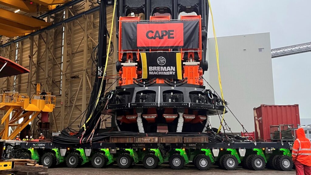 CAPEの巨大バイブロ 3,245トンの負荷試験に成功
