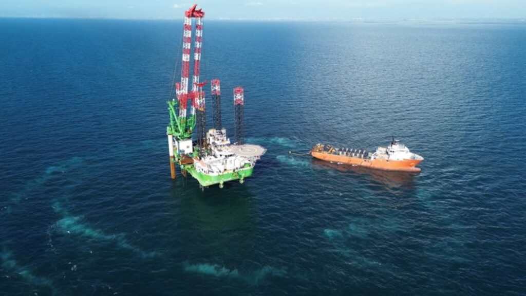 台湾の中能洋上風力でジャケット基礎杭打設完了