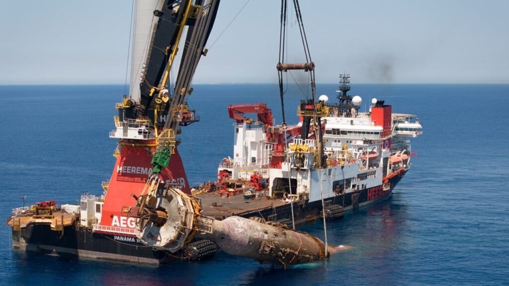 クレーン船「Aegir」重量2,500トンのライザータレット撤去