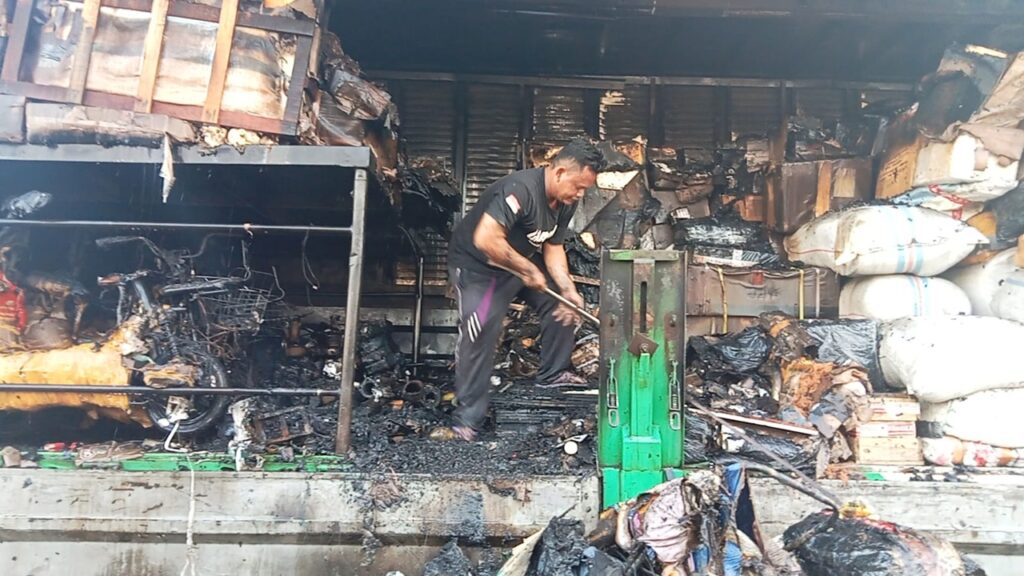 フェリー船内の電動バイクから出火、乗客200人は無事避難