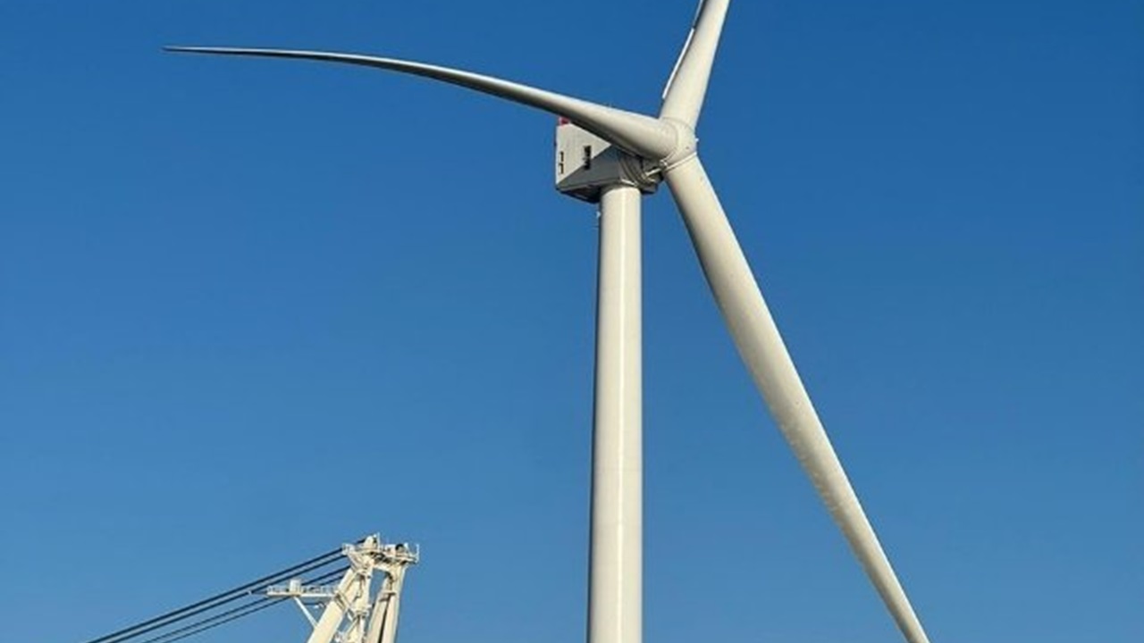 「Vineyard Wind」で1基目の13MW風力タービン設置