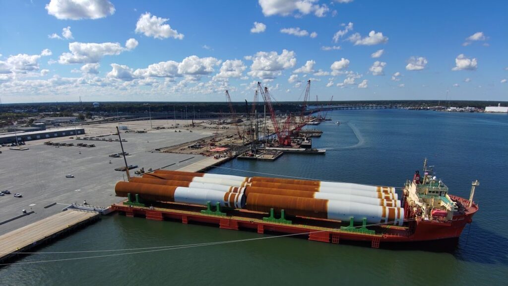 「Coastal Virginia」向けモノパイル、アメリカ到着