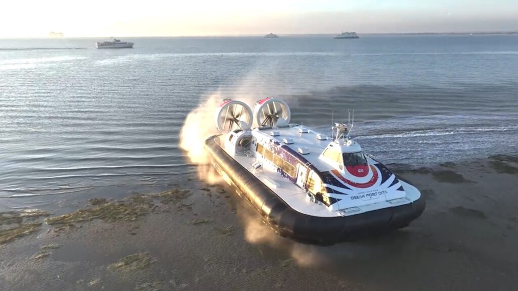 大分ホーバークラフト2番船「Banri」、日本到着まであと少し