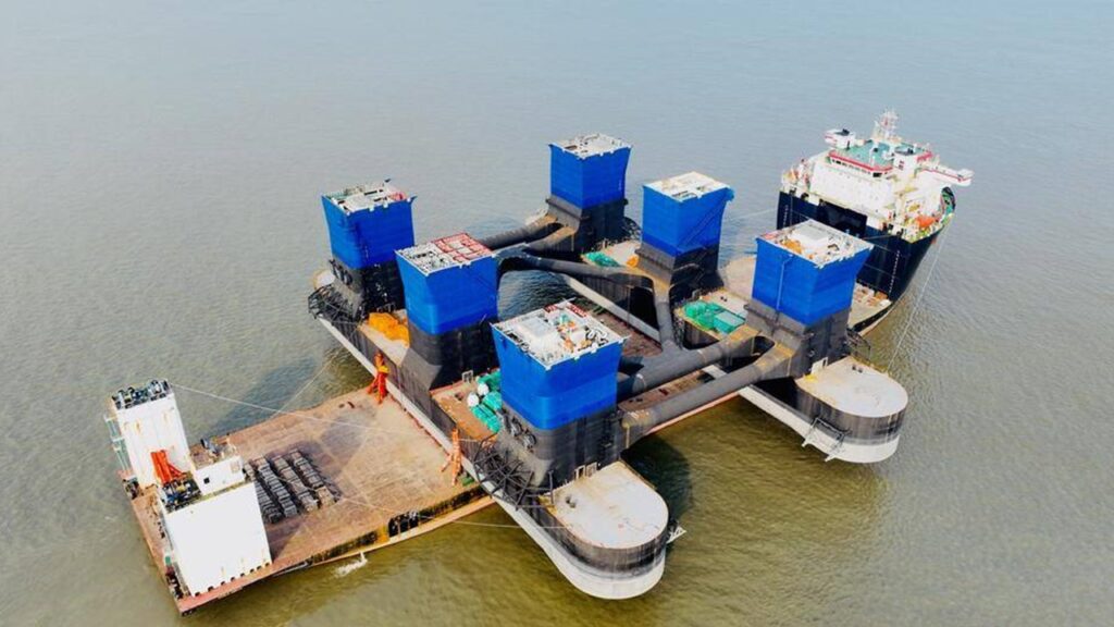 SEP船「CP-16001」の次は巨大な掘削P浮体を運搬