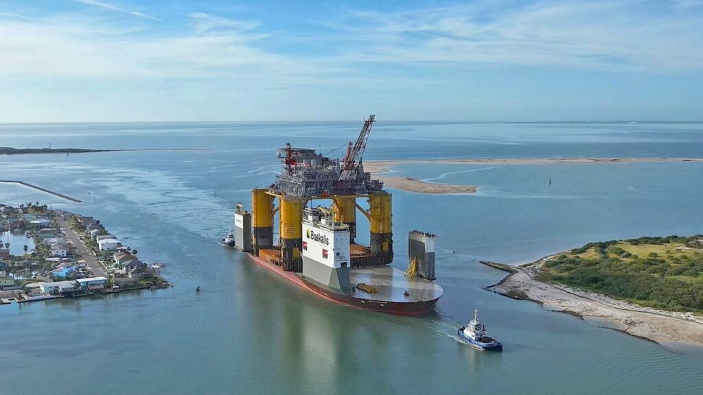 「BOKA Vanguard」による25,000トンのFPU運搬