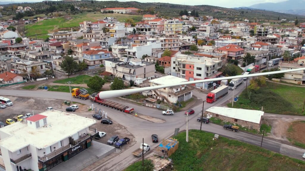 ギリシャで80mのブレードを陸送、6.2MW風力タービン設置