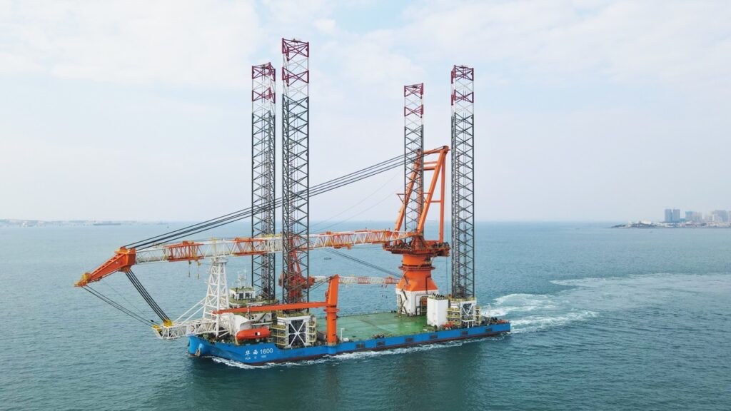 1,600トン吊りSEP船「華西1600」完成・引き渡し