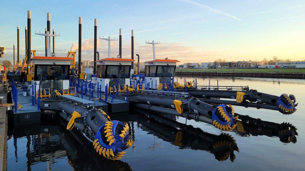 Damenがメキシコへ3隻のカッターサクション浚渫船引き渡し