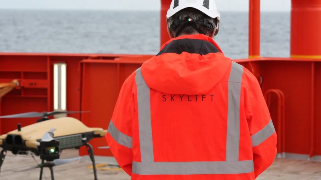 洋上風車への貨物輸送に自律型ドローン使用