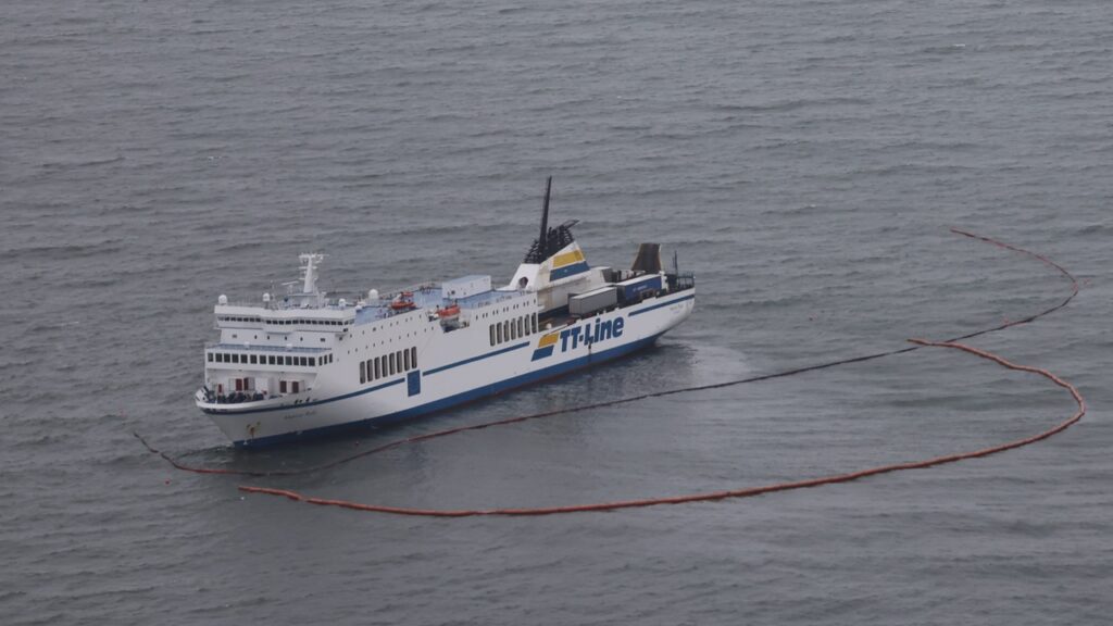 「MARCO POLO」座礁事故、荒天前に船体を浮上させる予定