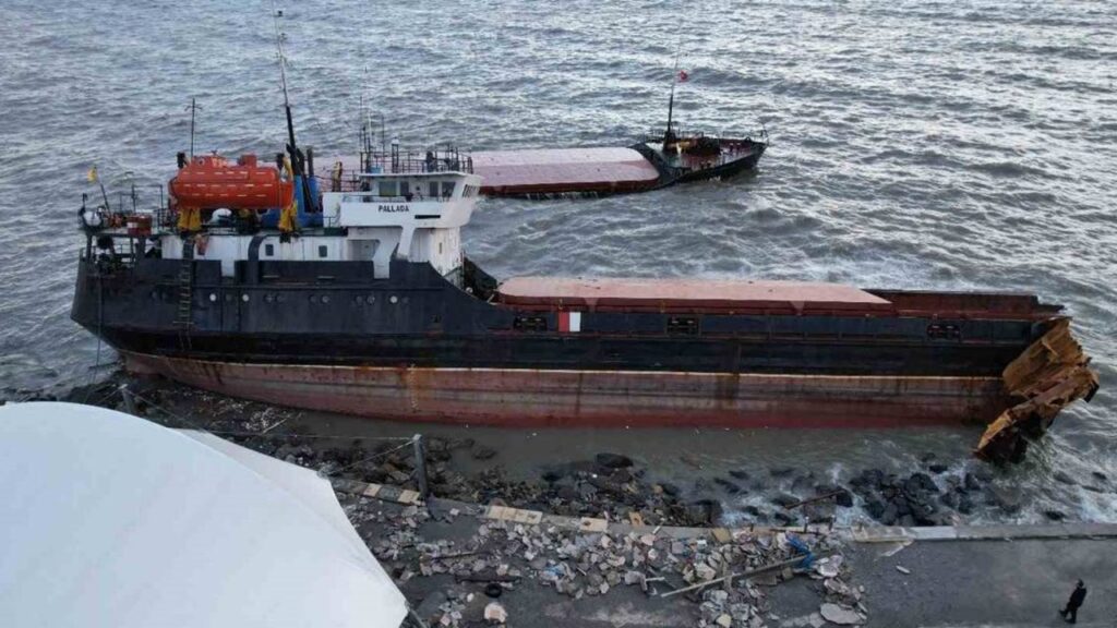 11月19日にトルコの港で起きた事故の続報